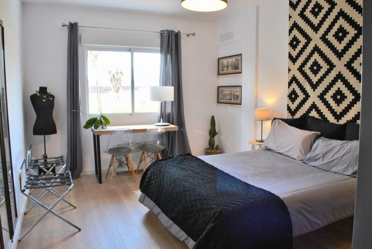 The Boho-Chic Oasis, Lovely City Center Apartment Малага Екстер'єр фото