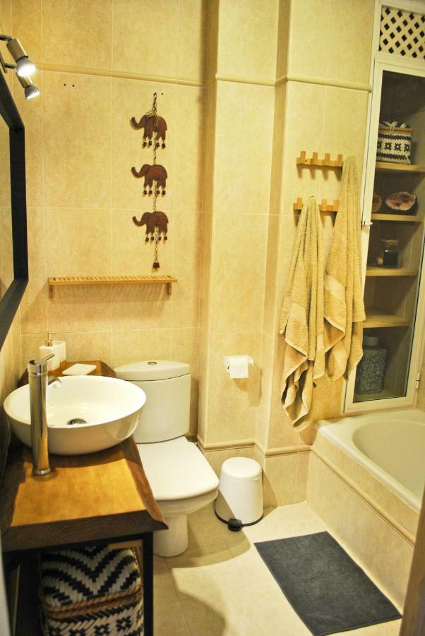 The Boho-Chic Oasis, Lovely City Center Apartment Малага Екстер'єр фото